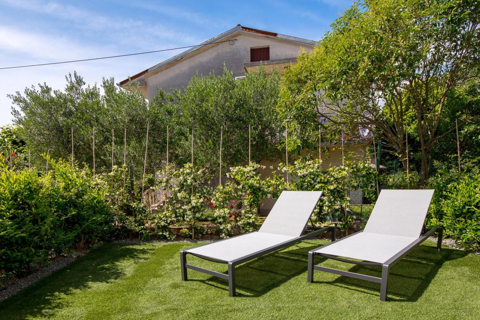 Apartmani Vila Mara M 1 Heated Pool 오미살즈 외부 사진